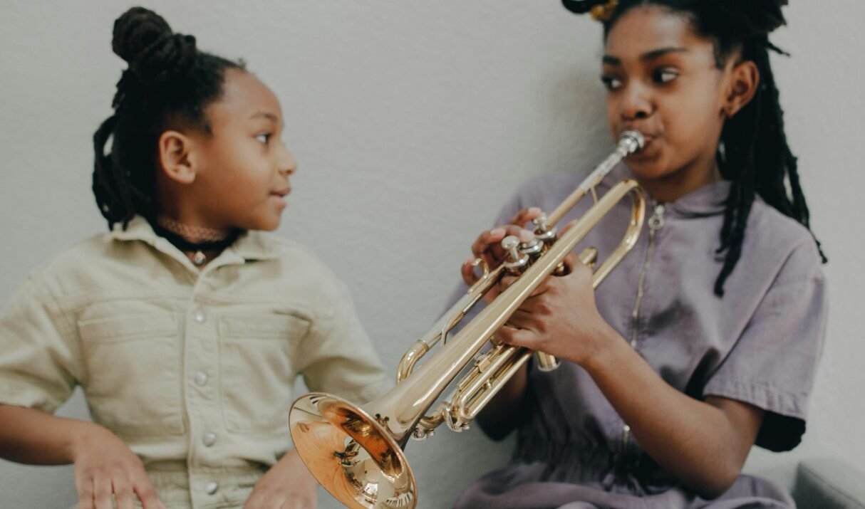 Cómo la Música Ayuda a Niños con Autismo, ADHD y Problemas Sensoriales